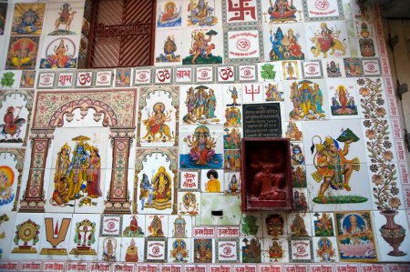 Téléchargez les photos : Dieu et déesse peinture murale pakka mahal varanasi uttar pradesh Inde Asie - en image libre de droit