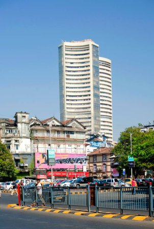 Foto de Bolsa de Bombay y antiguo edificio en kala ghoda chowk, Bombay, Mumbai, Maharashtra, India - Imagen libre de derechos