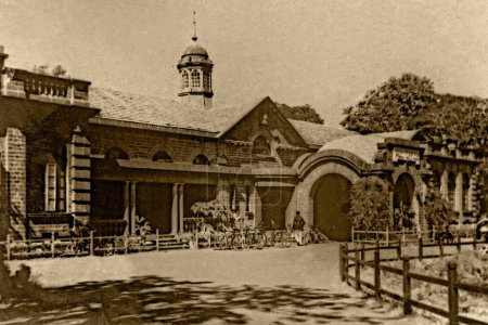 Foto de Antiguo Vintage 1900 GPO general edificio de oficinas de correos, poona, pune, maharashtra, India, asia - Imagen libre de derechos