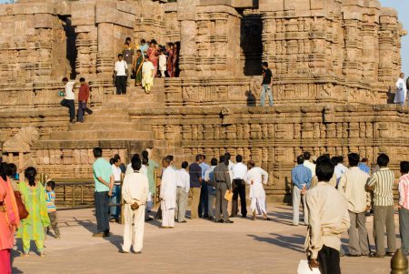 Téléchargez les photos : Visiteurs au complexe du temple Sun Monument du patrimoine mondial ; Konarak ; Orissa ; Inde - en image libre de droit