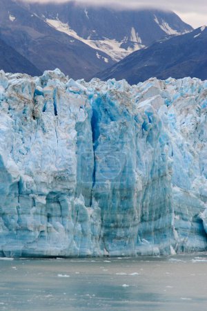 Téléchargez les photos : Glacier Iceberg et Hubbard ; Le plus long glacier des marées en Alaska ; Parc national Saint Elias ; Baie du Désenchantement ; Alaska ; États-Unis d'Amérique - en image libre de droit