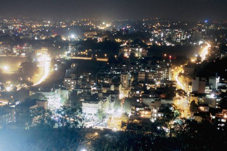 Téléchargez les photos : Vue aérienne de la ville la nuit, Pune, Maharashtra, Inde, Asie - en image libre de droit