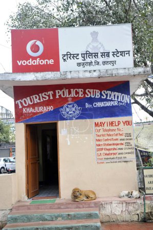 Téléchargez les photos : Sous-commissariat de police Temple Khajuraho Madhya Pradesh Inde Asie - en image libre de droit
