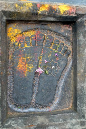 Fußabdruck von Lord Vishnu vor dem Channakesava Vishnu Tempel; Belur; Distrikt Hassan; Karnataka; Indien
