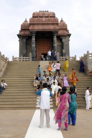 Foto de Monumento al stand rocoso dedicado a Swami Vivekananda meditado en 1892; Kanyakumari; Tamil Nadu; India - Imagen libre de derechos