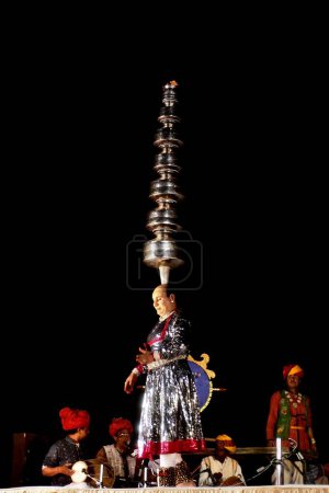 Foto de Roop Singh Dance, Desert Festival 2004, Jaisalmer, Rajasthan, India - Imagen libre de derechos