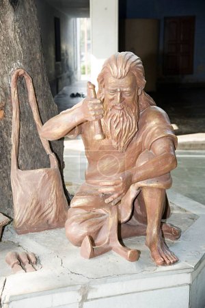 Téléchargez les photos : Sculpture sant guru ravidas, kabir chaura, varanasi, uttar pradesh, Asie, Inde - en image libre de droit