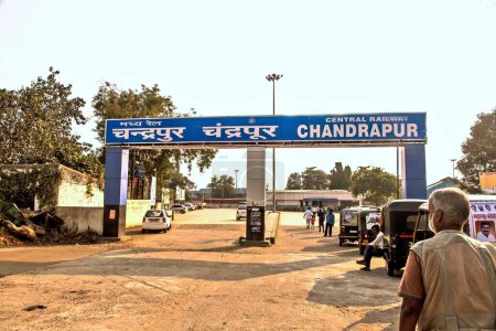 Téléchargez les photos : Porte de la gare ferroviaire, Chandrapur, Maharashtra, Inde, Asie - en image libre de droit
