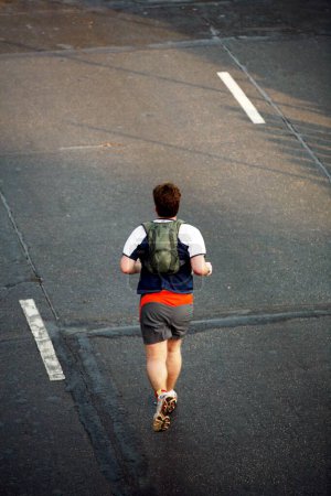 Foto de Participante corriendo durante la maratón de Mumbai organizada en Bombay ahora Mumbai; Maharashtra; India - Imagen libre de derechos