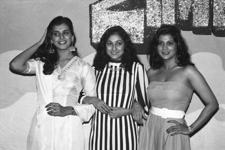 Foto de Indio viejo vintage 1980s negro y blanco bollywood cine hindi película actor, India, Anita Raj, Tina Munim, Asha Sachdev, actriz india - Imagen libre de derechos