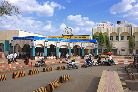 Téléchargez les photos : Gare centrale de Gulbarga, karnataka, Inde, Asie - en image libre de droit
