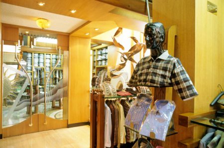 Foto de Tienda de ropa confeccionada, India - Imagen libre de derechos