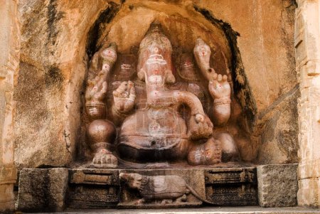 Ganesha en Veerabhadra templo en el siglo XVI; Lepakshi; Andhra Pradesh; India