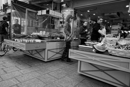 Foto de Verger Saint Paul, Tienda de verduras, Rue Saint Antoine, París, Francia, Europa - Imagen libre de derechos