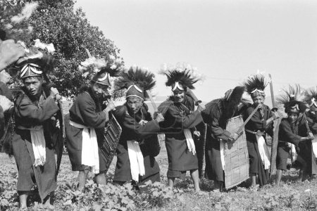 Foto de Wancho War dance in Lohit district, Arunachal Pradesh, India 1982 - Imagen libre de derechos