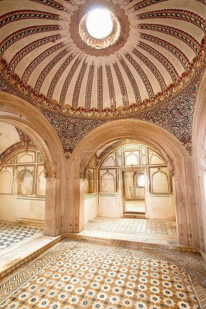 Téléchargez les photos : Hamam ancienne salle de bains et peinture murale dans le musée du gouvernement ; Bharatpur ; Rajasthan ; Inde - en image libre de droit