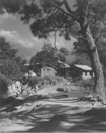Foto de Viejo vintage blanco y negro principios de 1900 plata gelatina tonificada impresión india pueblo calle India - Imagen libre de derechos