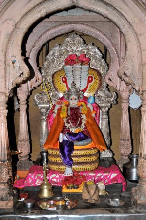 Foto de Señor Vishnu descansando en sheshnag en el altar del templo hindú, phaltan, satara, Maharashtra, India, Asia - Imagen libre de derechos