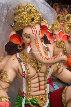 Foto de Body Builder Ídolos del Señor Ganesha guardados para la venta, Pune, Maharashtra, India, Asia - Imagen libre de derechos
