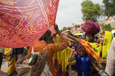 Téléchargez les photos : Pèlerins en route pour chunari yatra, kumbh mela, madhya pradesh, Inde, Asie - en image libre de droit