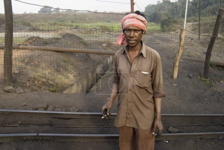 Téléchargez les photos : Mineur de charbon ; Mines de charbon à Dhanbad ; Jharkhand ; Inde - en image libre de droit