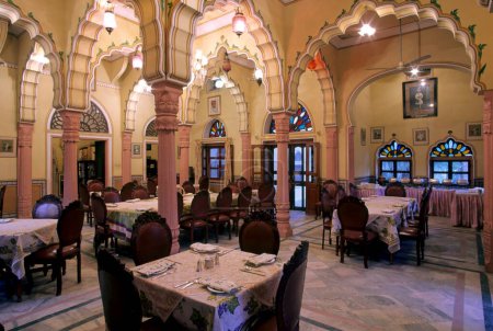 Téléchargez les photos : Intérieur de l'hôtel narayan niwas palace ; jaipur ; rajasthan ; Inde - en image libre de droit