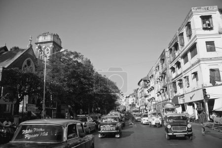 Téléchargez les photos : Ancien bâtiment et Wesley à shahid bhagat chanter marg, colaba chaussée, Bombay Mumbai, Maharashtra, Inde - en image libre de droit