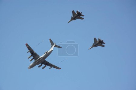 Téléchargez les photos : Spectacle aérien Par Air Force India, 17 octobre 2004, Marine drive, Bombay Mumbai, Maharashtra, Inde - en image libre de droit