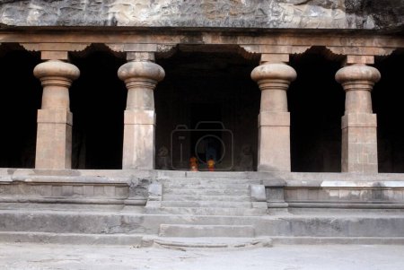 UNESCO-Weltkulturerbe; reich aus Stein geschnitzte Säulen in Elephanta-Höhlen; Gharapuri heute als Elefanteninsel bekannt; Distrikt Raigad; Maharashtra; Indien