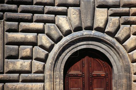 Téléchargez les photos : Cadre de porte de vieux bâtiment, florence, italie - en image libre de droit