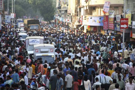 Téléchargez les photos : Foule sur la route ; fièvre du shopping à Diwali ; marché de Dadar ; Mumbai Bombay ; Maharashtra ; Inde - en image libre de droit