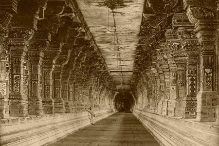 Téléchargez les photos : Ancien millésime 1900 Ramanathaswamy temple hall des piliers, Rameswaram Ramnathpuram, Tamil Nadu, Inde - en image libre de droit