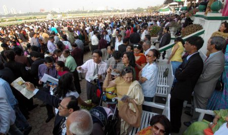 Foto de Personas en McDowell Indian Derby, Mahalaxmi Race Course, Mumbai, Maharashtra, India, Asia - Imagen libre de derechos