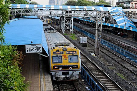 Téléchargez les photos : Grant road railway station, mumbai, maharashtra, Inde, Asie - en image libre de droit