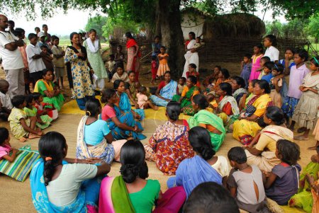 Foto de Ho tribus mujeres educadas por voluntarios; Chakradharpur; Jharkhand; India NO MR - Imagen libre de derechos