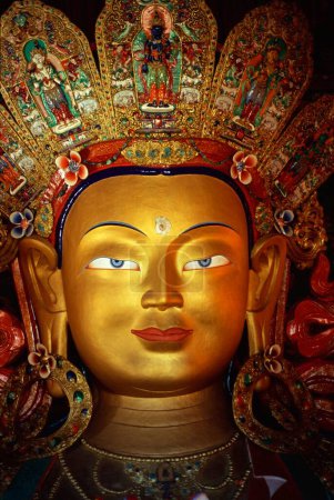 Téléchargez les photos : Statue dorée de Maître dans le monastère de Thiksey, Leh, Ladakh, Jammu-et-Cachemire, Inde - en image libre de droit