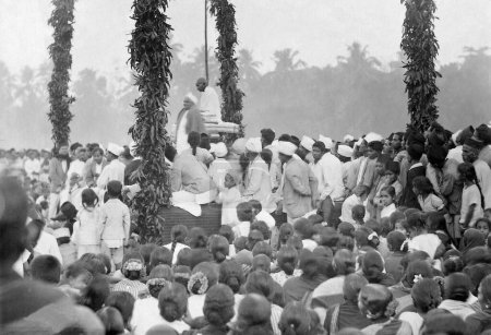 Foto de Mahatma Gandhi en una reunión pública en el sur de la India, 28 de febrero de 1934 - Imagen libre de derechos
