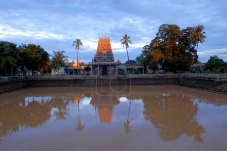 Téléchargez les photos : Le temple Vairavanpatti est sur la route Karaikudi-Madurai ; à environ 15km de Karaikudi l'un des neuf temples du clan de Nattukottai Chettiar ; Chettinad ; Tamil Nadu ; Inde - en image libre de droit