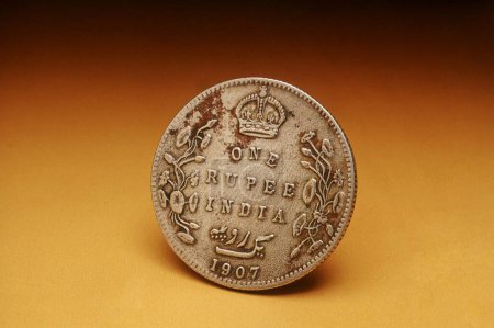 Foto de Moneda de plata antigua de cerca - Imagen libre de derechos