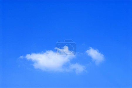 Weiße Wolken und blauer Himmel, Harihareshwar Beach, Konkan Region, Distrikt Raigad, Maharashtra, Indien