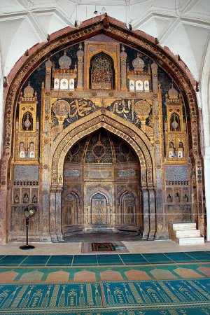 Téléchargez les photos : Le mihrab central dans la salle de prière de Jama Masjid ; Bijapur ; Karnataka ; Inde - en image libre de droit
