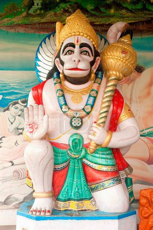 Téléchargez les photos : Idole du seigneur Hanuman avec masse dans le temple ; Shivale ; Murbad ; Thane ; Maharashtra ; Inde 2010 - en image libre de droit