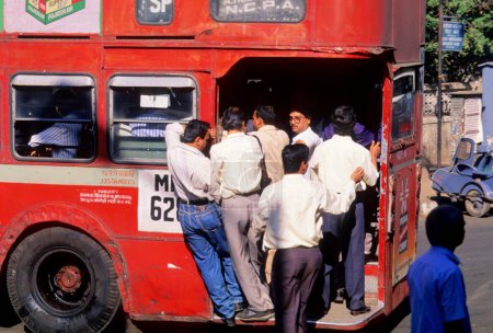 Téléchargez les photos : Bondé BEST Bus, Mumbai, Maharashtra, Inde - en image libre de droit