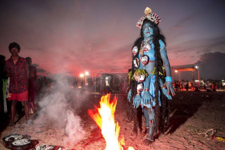 Foto de Vestido de mujer como la diosa hindú Kali, Tamil Nadu, India, Asia - Imagen libre de derechos