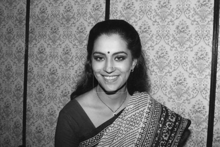 Téléchargez les photos : Vieux millésime indien années 1980 noir et blanc bollywood cinéma hindi film actrice, Inde, Priya Tendulkar, actrice indienne - en image libre de droit