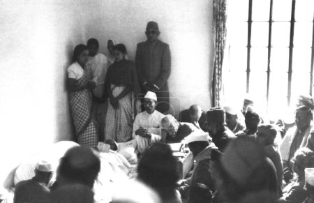 Foto de Mahatma Gandhi durante el ayuno en Birla House, Nueva Delhi, India, 18 de enero de 1948 - Imagen libre de derechos