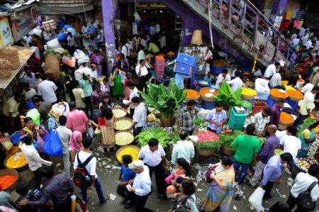Téléchargez les photos : Marché aux fleurs de thackeray meenatai, dadar, mumbai, maharashtra, Inde, Asie - en image libre de droit
