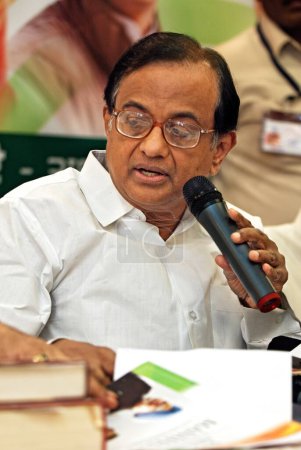Foto de Ministro de Finanzas P. Chidambaram Palaniyappan Chidambaram 15-abril-2009 - Imagen libre de derechos