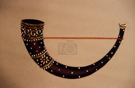 Foto de Pintura en miniatura sobre papel Instrumento musical clásico indio Turhi - Imagen libre de derechos