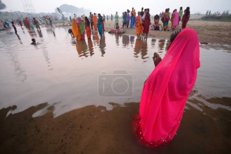 Foto de Mujer Praying Raniganj Bengala Occidental Calcuta India Asia - Imagen libre de derechos